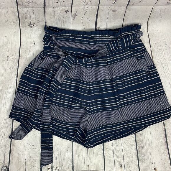 &merci Ruffle Elastic Waist Shorts - Picture 2 of 8